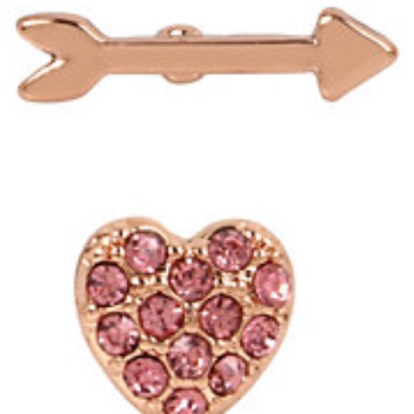 NWT Betsey Johnson Stud Earrings 💕💕 - Picture 3 of 3